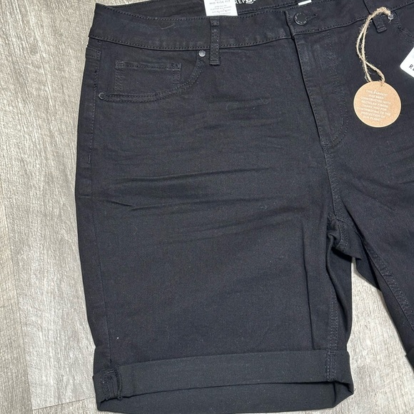 Women’s Dip 20W 2X Black Denim Jeans Bermuda Shorts Rolled Hem Stretch Mid Rise - Picture 7 of 11